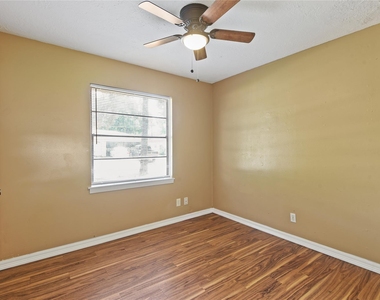 2817 Lancaster Lane - Photo Thumbnail 7