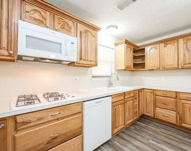 2706 Raymond Street - Photo Thumbnail 6
