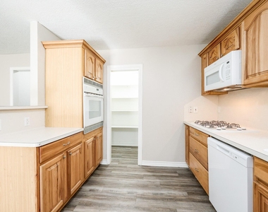 2706 Raymond Street - Photo Thumbnail 7