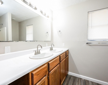 2706 Raymond Street - Photo Thumbnail 13