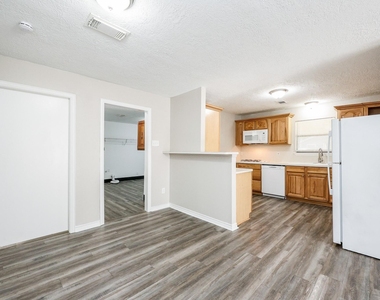 2706 Raymond Street - Photo Thumbnail 9