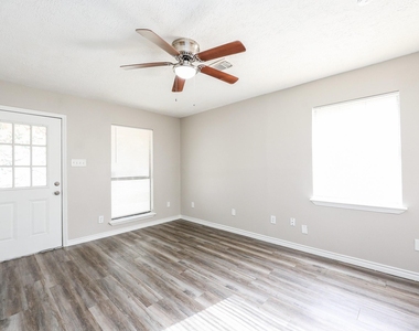 2706 Raymond Street - Photo Thumbnail 3