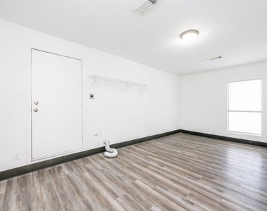 2706 Raymond Street - Photo Thumbnail 11