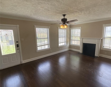 838 E 29th Street - Photo Thumbnail 2