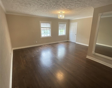 838 E 29th Street - Photo Thumbnail 3