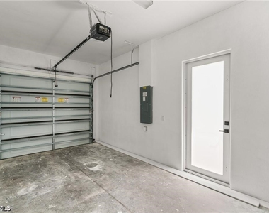936 Anthony Street E - Photo Thumbnail 17