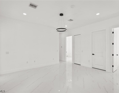 936 Anthony Street E - Photo Thumbnail 6