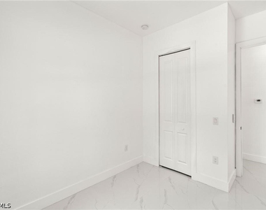 936 Anthony Street E - Photo Thumbnail 10