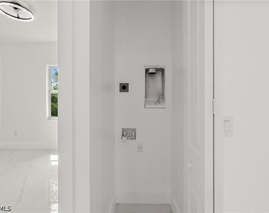 936 Anthony Street E - Photo Thumbnail 16