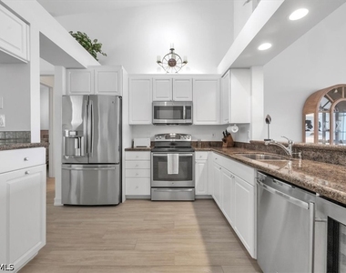 765 Bentwater Circle - Photo Thumbnail 9