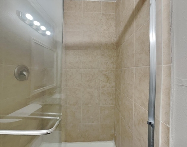 5602 Sage Manor Drive - Photo Thumbnail 10