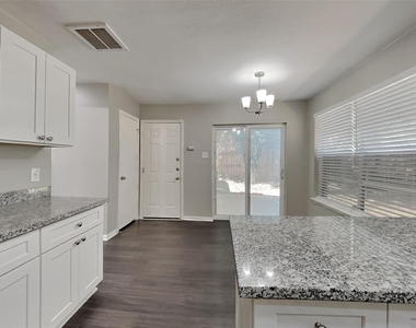 5602 Sage Manor Drive - Photo Thumbnail 4