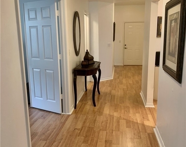 230 Robin Hood Circle - Photo Thumbnail 4