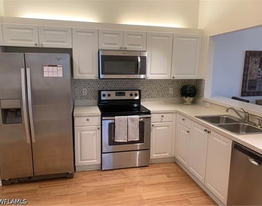 230 Robin Hood Circle - Photo Thumbnail 11