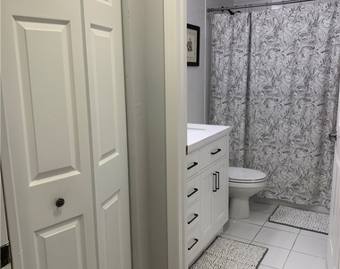 230 Robin Hood Circle - Photo Thumbnail 15