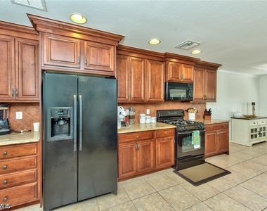 9051 Astonia Way - Photo Thumbnail 9