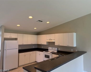 4822/4824 Leonard Boulevard S - Photo Thumbnail 3