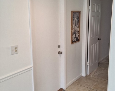 406 Meadowlark Lane - Photo Thumbnail 3