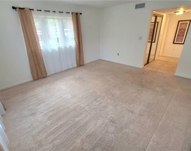 406 Meadowlark Lane - Photo Thumbnail 10