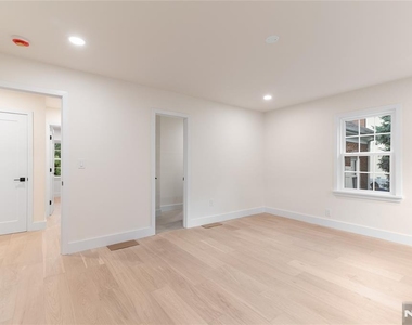 353 Oakdene - Photo Thumbnail 9