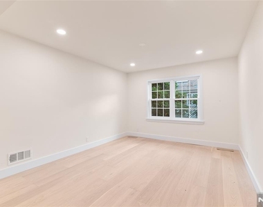 353 Oakdene - Photo Thumbnail 7