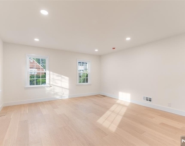 353 Oakdene - Photo Thumbnail 4
