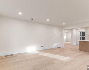 353 Oakdene - Photo Thumbnail 5
