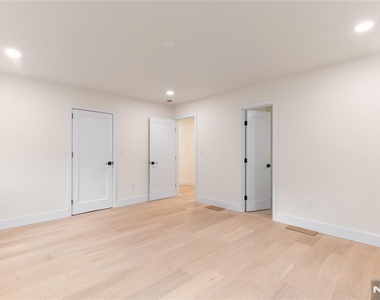 353 Oakdene - Photo Thumbnail 10