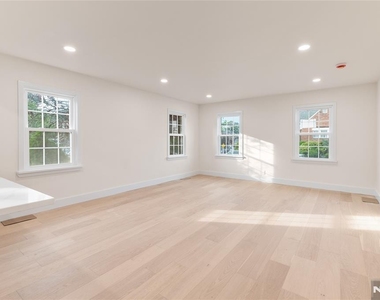 353 Oakdene - Photo Thumbnail 3