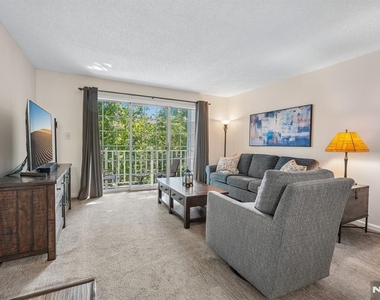 945 Juniper - Photo Thumbnail 4