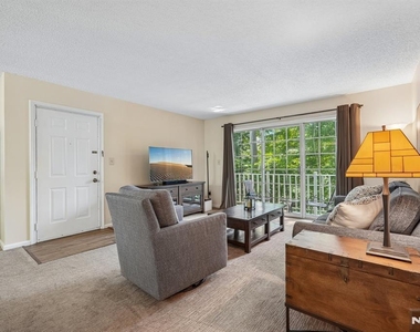 945 Juniper - Photo Thumbnail 5