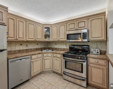 945 Juniper - Photo Thumbnail 14