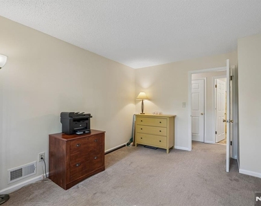 945 Juniper - Photo Thumbnail 20