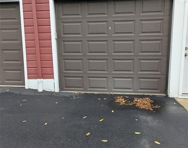 438 Van Dyke - Photo Thumbnail 8