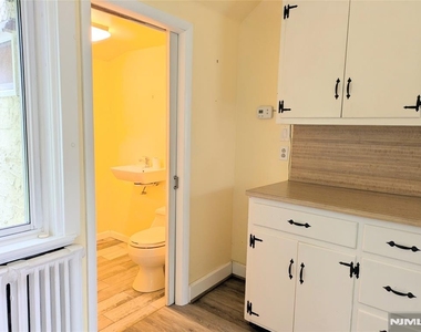 438 Van Dyke - Photo Thumbnail 2