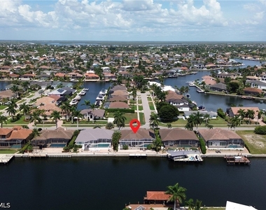 200 Copperfield Court - Photo Thumbnail 8
