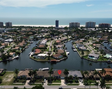 200 Copperfield Court - Photo Thumbnail 6