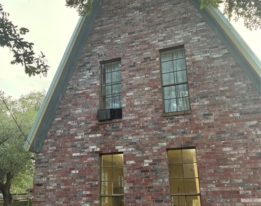 20702 Live Oak Dr - Photo Thumbnail 4