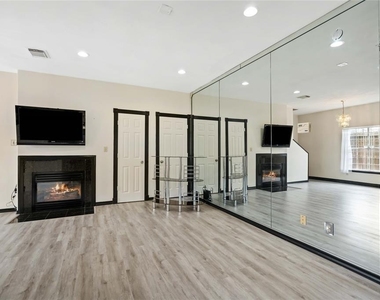3903 Delano Street - Photo Thumbnail 2