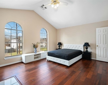 3903 Delano Street - Photo Thumbnail 4