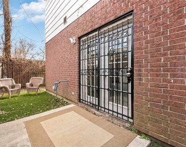 3903 Delano Street - Photo Thumbnail 8