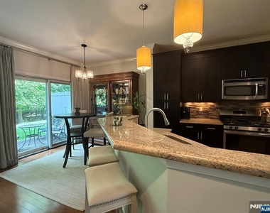 1206 Whitney - Photo Thumbnail 6