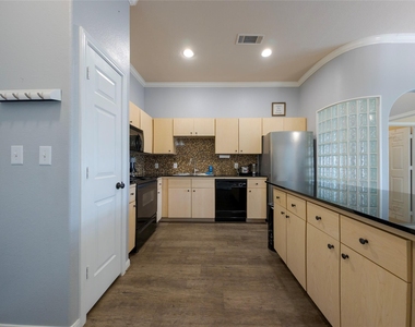 1441 East Street - Photo Thumbnail 7