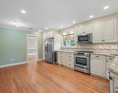33 Randolph - Photo Thumbnail 16