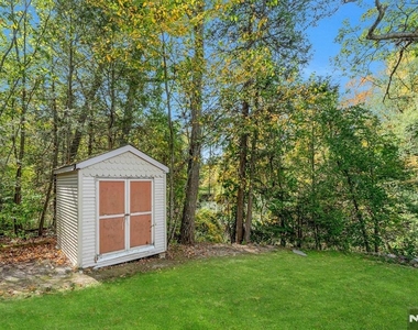 551 E Shore - Photo Thumbnail 24