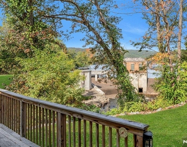 551 E Shore - Photo Thumbnail 5
