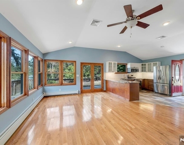 551 E Shore - Photo Thumbnail 10