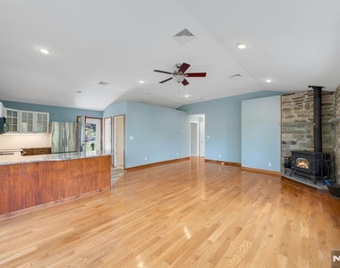 551 E Shore - Photo Thumbnail 9