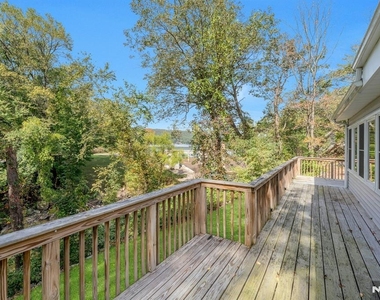 551 E Shore - Photo Thumbnail 20