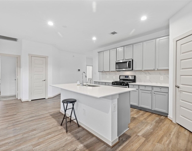 6722 Bradford Terrace Road - Photo Thumbnail 10